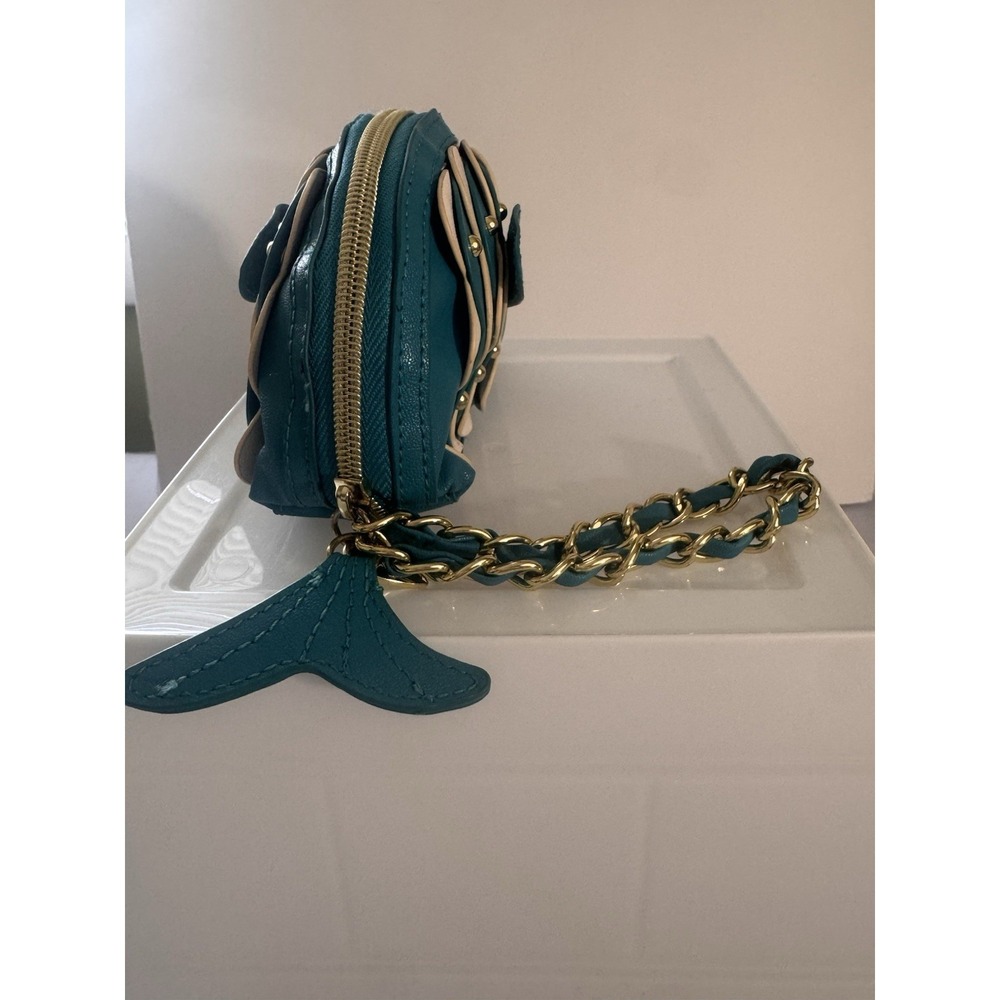 BETSEY JOHNSON Fish Wristlet Handbag Gold Hardware Turquoise White Faux Leather - Picture 3 of 7